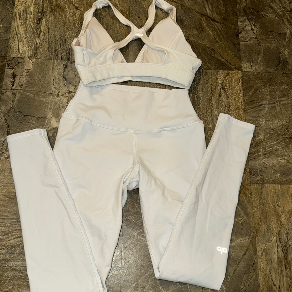 PRICE IS FIRM Alo Yoga white set